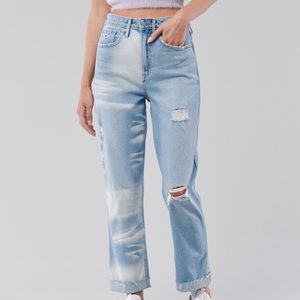Hollister high waisted jeans Woman’s. NWT. Never worn size 00